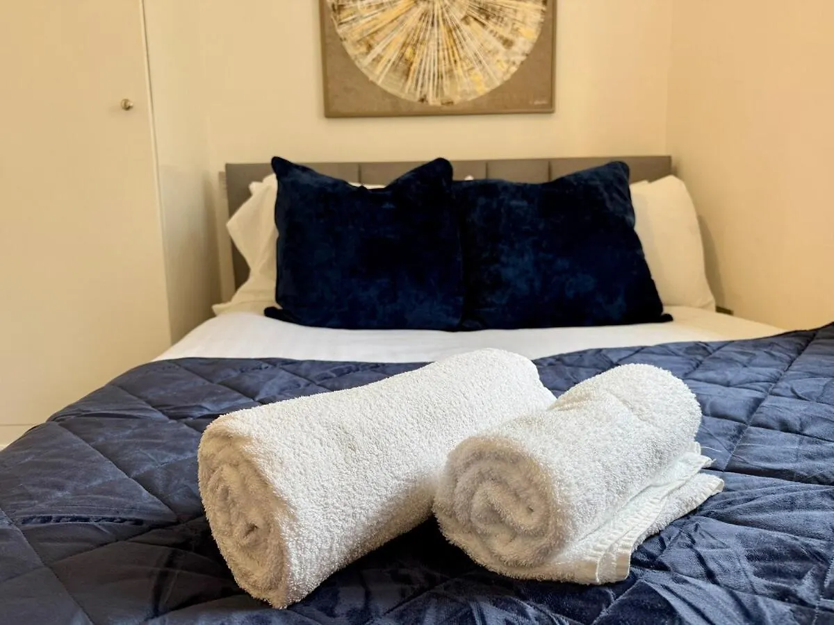 2 Bedroom Central Garden Apartment Free Parking Cardiff United Kingdom