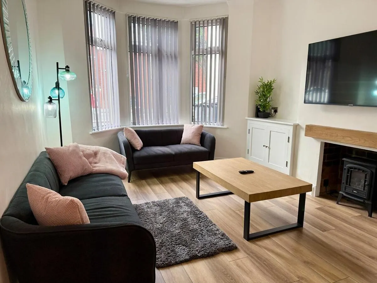 2 Bedroom Central Garden Apartment Free Parking Cardiff 0*,  United Kingdom